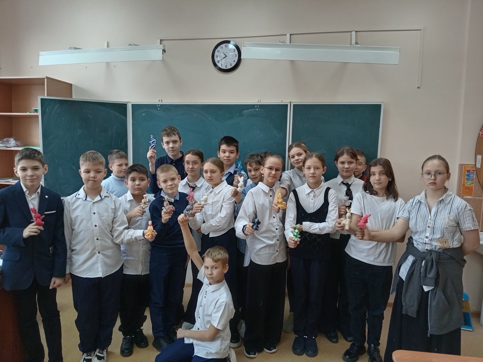Игрушки и рукоделие.